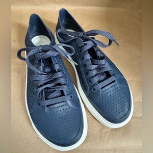 Crocs Citilane Roka Rubber Court Sneakers in Navy & White. Size 9